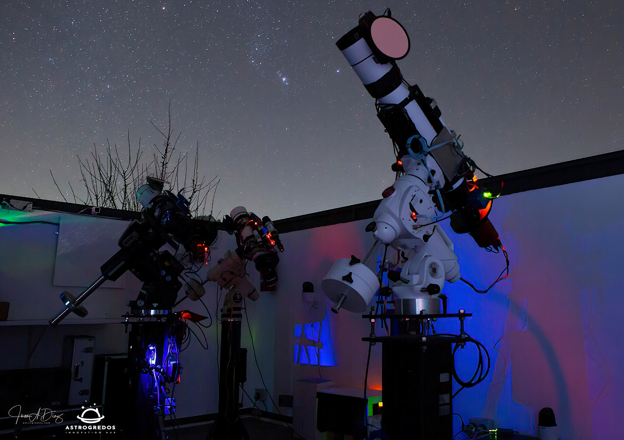 Equipo de astrofotografía en el campo